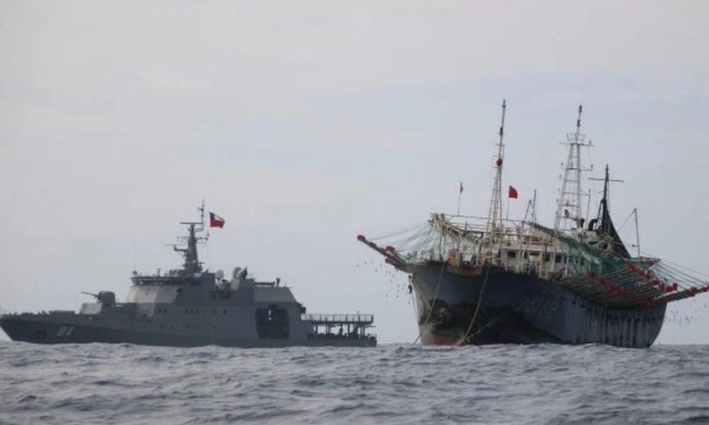 Κινεζικά 'Ίμια": Η κινεζική Ακτοφυλακή χρησιμοποιεί αποτρεπτική βία - Επιβάλει αυστηρά πρόστιμα και κατασχέσεις σκαφών